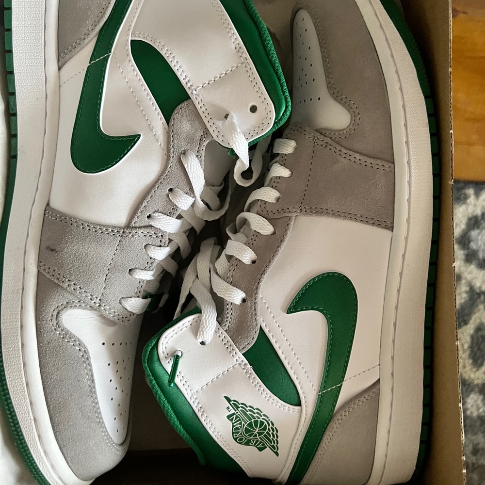 Air Jordan 1 mid se pine green
